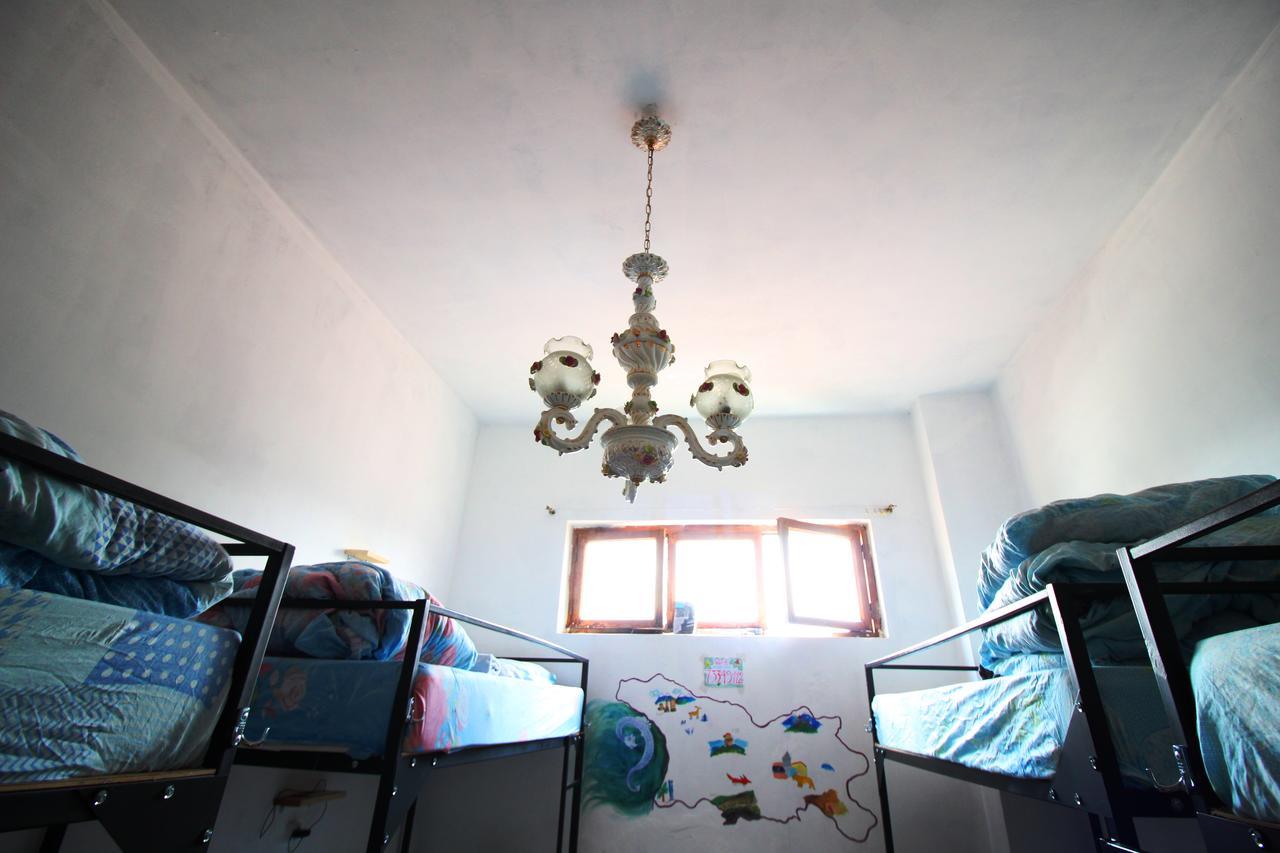 Sheni Hostel Tbilisi Eksteriør bilde